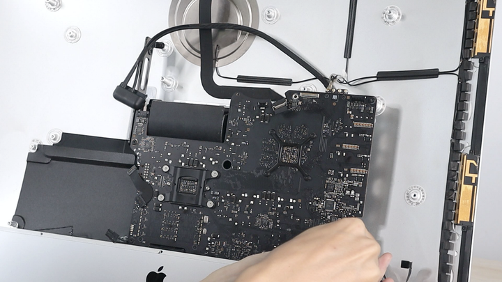 點我看大圖 拆 iMac 其實沒那麼難!除舊佈新,固態硬碟換新自己來。iMac 27 2012 改裝紀錄(二)