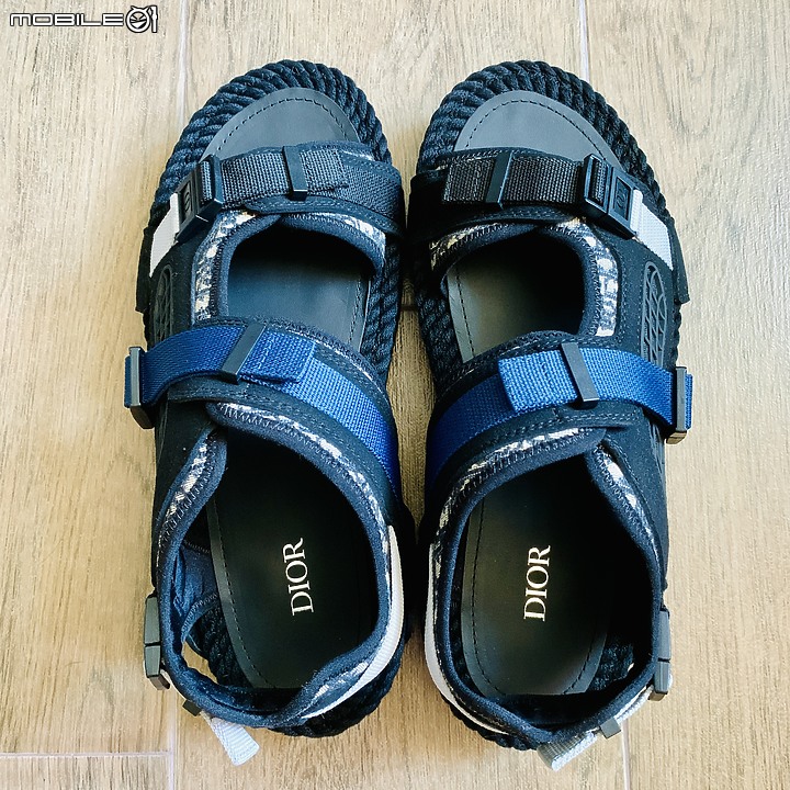 【簡單開箱】一雙還蠻另類的 DIOR