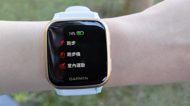 Garmin Venu Sq開箱，低預算小型智慧錶的好選擇