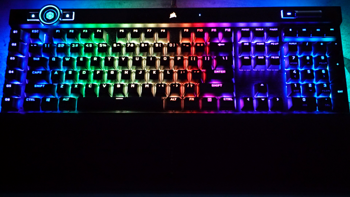 原來這就是比別人快 4 倍的鍵盤？CORSAIR K100 RGB 開箱