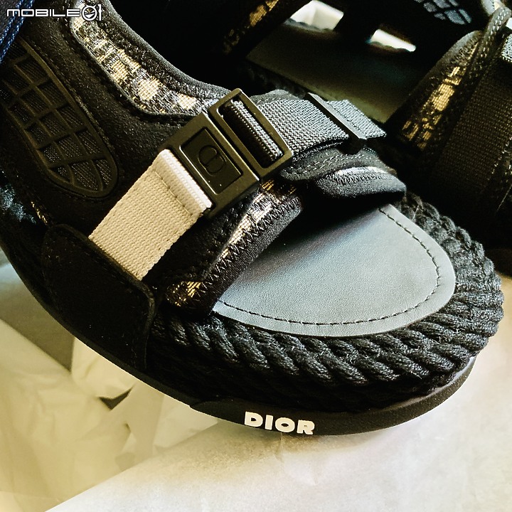 【簡單開箱】一雙還蠻另類的 DIOR