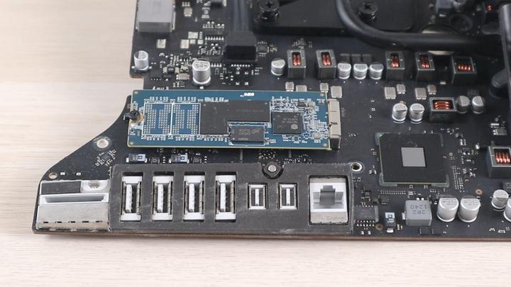 點我看大圖 拆 iMac 其實沒那麼難!除舊佈新,固態硬碟換新自己來。iMac 27 2012 改裝紀錄(二)
