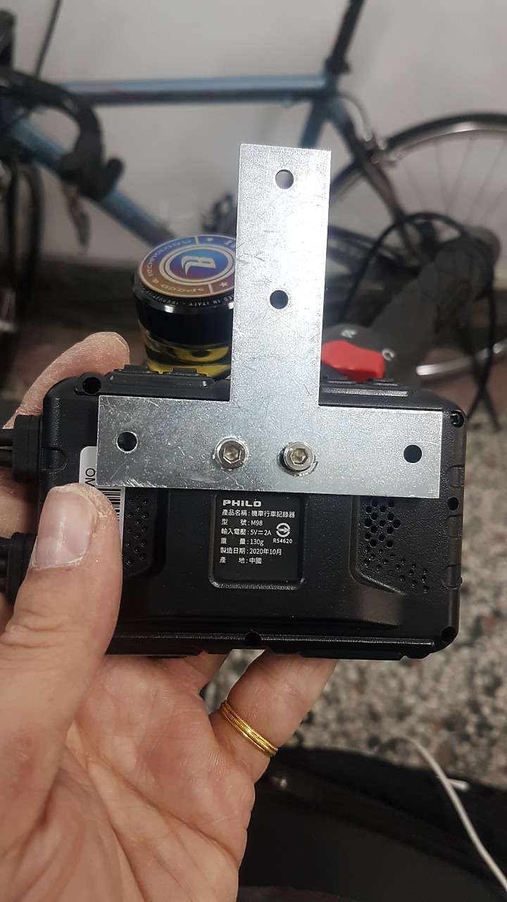 點我看大圖 飛樂 M98 主機防水行車紀錄器 開箱+ TMAX DIY拆裝分享 圖多慎入...