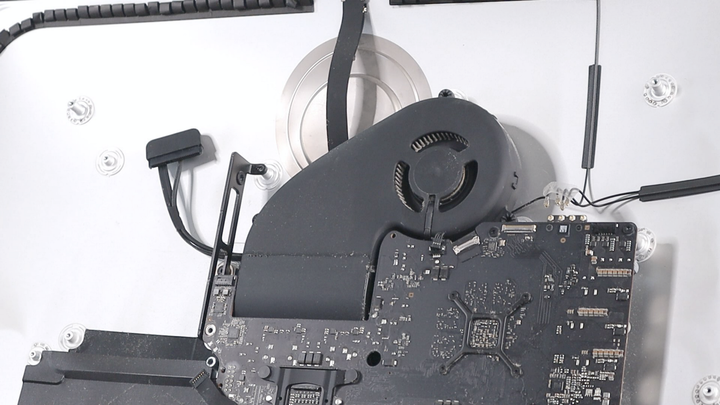 點我看大圖 拆 iMac 其實沒那麼難!除舊佈新,固態硬碟換新自己來。iMac 27 2012 改裝紀錄(二)