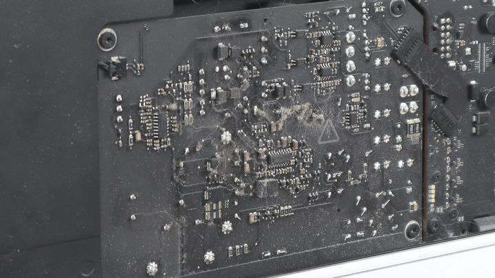 點我看大圖 拆 iMac 其實沒那麼難!除舊佈新,固態硬碟換新自己來。iMac 27 2012 改裝紀錄(二)