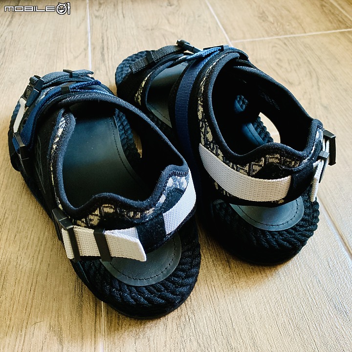 【簡單開箱】一雙還蠻另類的 DIOR