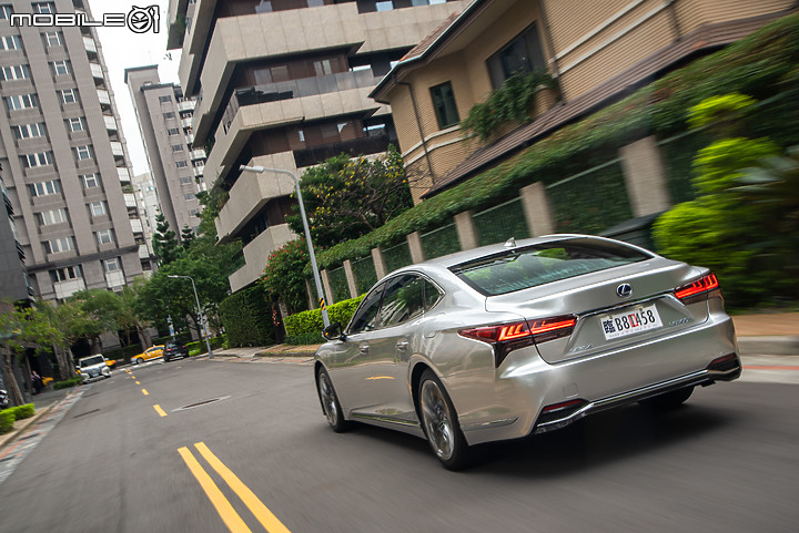 Lexus小改款LS500h旗艦版試駕|科技、工藝同步進化,日式奢華再次完整體現!