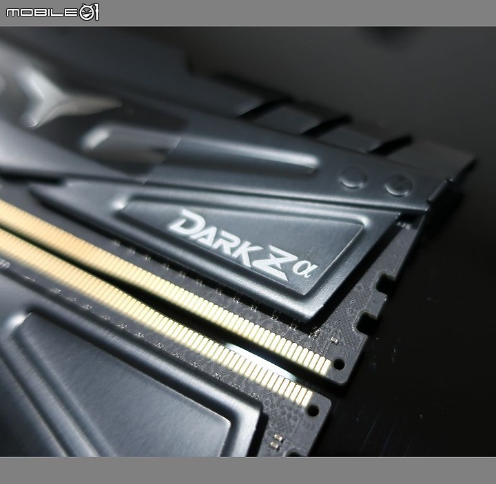 點我看大圖 APU 4000 也適用 AMD 優化版 T-Force DARK Z 阿法α 簡單開箱