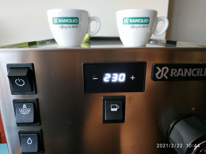 [開箱]Rancilio silvia pro 與 Eureka Atom Specialty 75 新手簡單開箱。