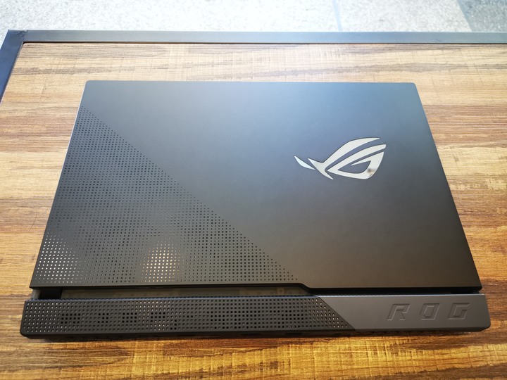 ROG Strix Scar 15 G533QS 簡易開箱