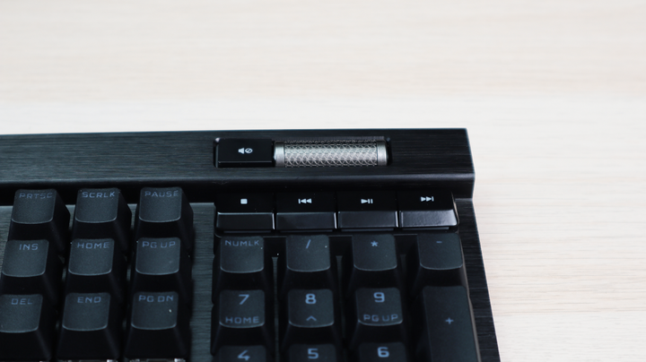 原來這就是比別人快 4 倍的鍵盤？CORSAIR K100 RGB 開箱