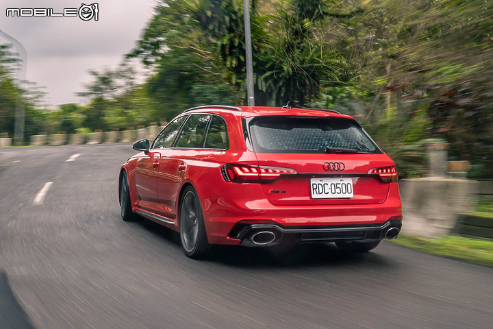 Audi RS 4 Avant 試駕|動力與舒適兼備的性能旅行車!