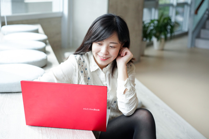 女生視角的ASUS Vivobook S433魔力紅開箱