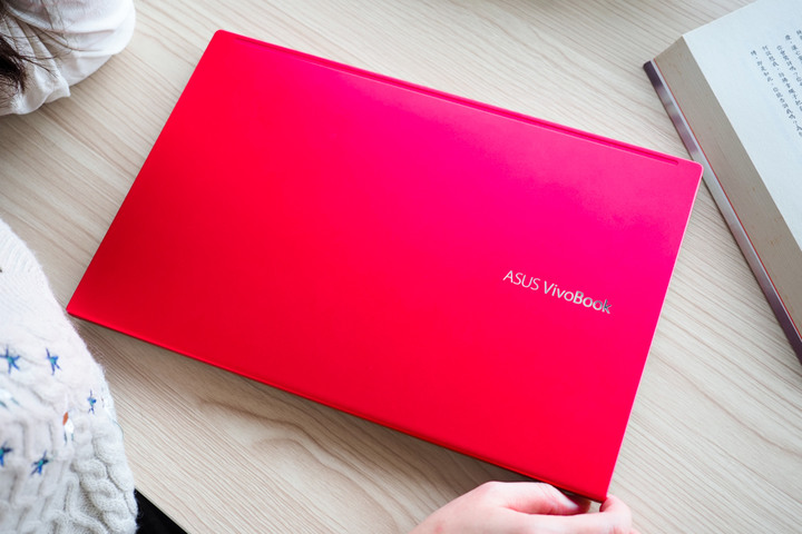 女生視角的ASUS Vivobook S433魔力紅開箱