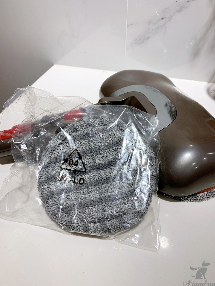 Dyson 拖地好幫手 AC71-UV殺菌電動濕拖刷頭
