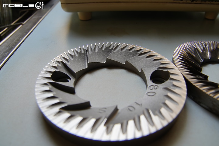 Ditting 804 變速刀盤研磨測試 Machined Burr vs. Cast Burr