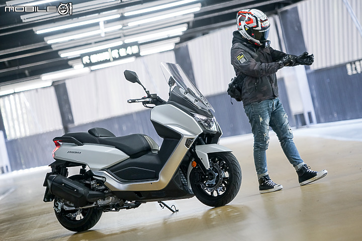 2021 SYM MAXSYM 400 試駕｜價格超值 滿配國產新秀