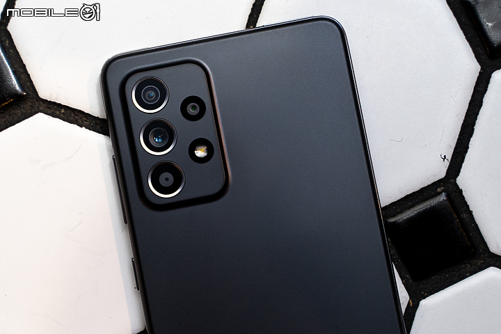 三星Galaxy A52 5G登台 防水、120Hz螢幕售13,990元起
