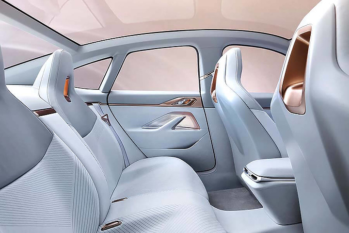 BMW iX / i4 登場