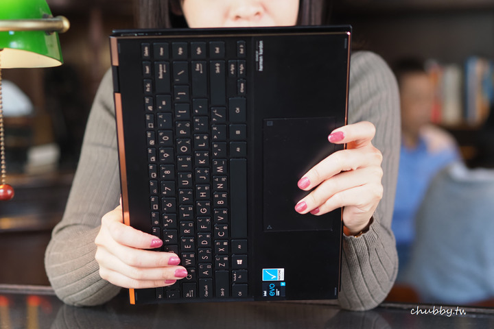 ASUS ZenBook Flip S真的好適合女生喔！UX371EA