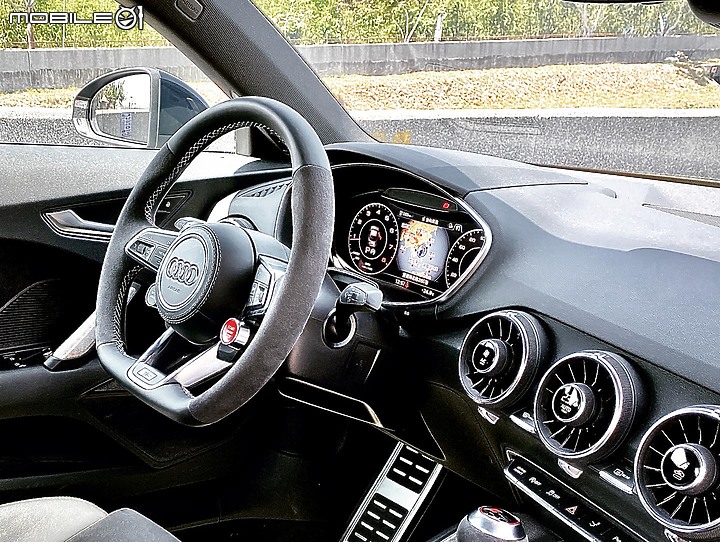 點我看大圖 Audi TT Coupe 45 TFSI quattro 之 Alcantara 麂皮內裝分享