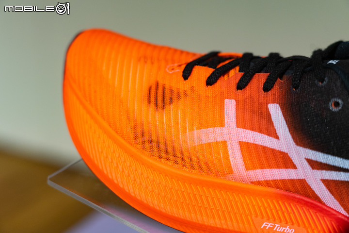 ASICS碳板競速跑鞋METASPEED系列問世! 以人為本的設計理念