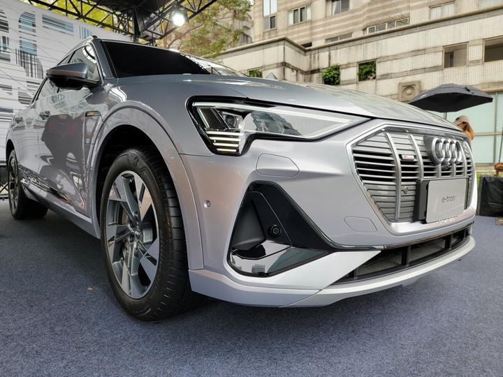 點我看大圖 Audi Q5小改款5色預賞 & 體驗活動分享(圖多)