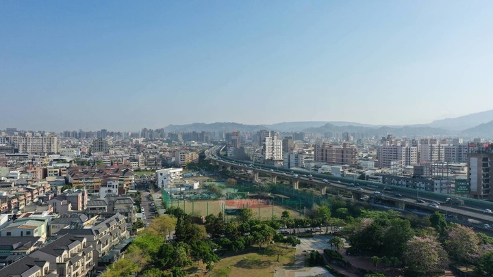 New 東區 坤悅*領秀* 宜居建築 74環內 公園第一排 0店面 雙公園 單純戶數 戶戶邊間 雙面採光 潛銷討論