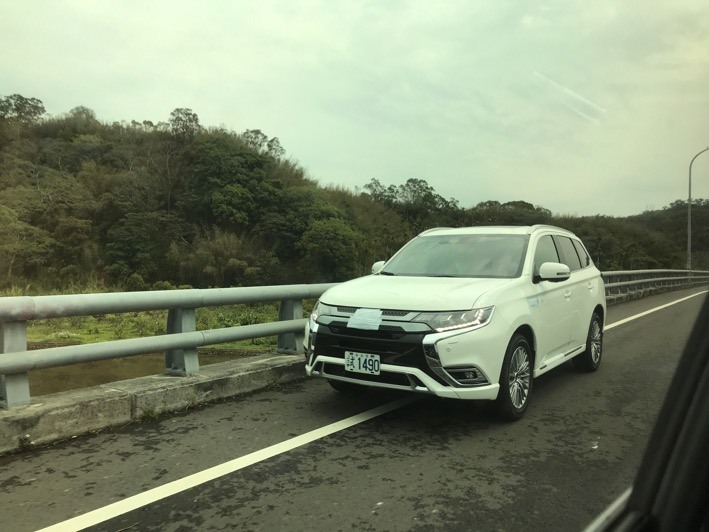別遮了XD 這是Outlander PHEV吧?