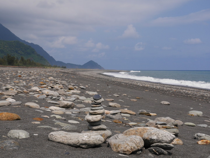 1代RAV4:都會休旅車打卡景點-南澳沙灘海蝕洞