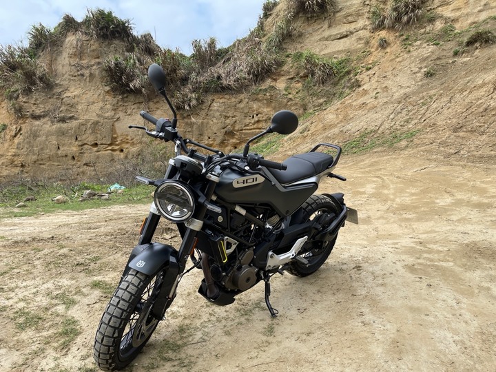 Husqvarna Svartpilen 401(黑箭401)水牛坑開箱小試