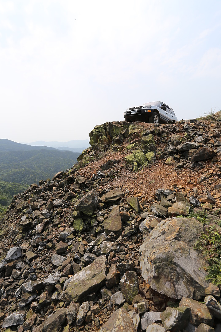 1代RAV4:都會休旅車打卡景點-燦光寮山樹梅礦場