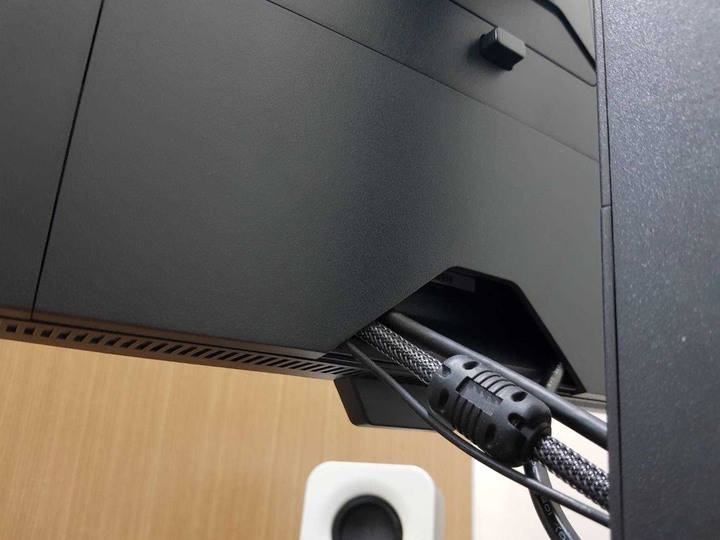 開箱一下新買的螢幕BenQ EX2710