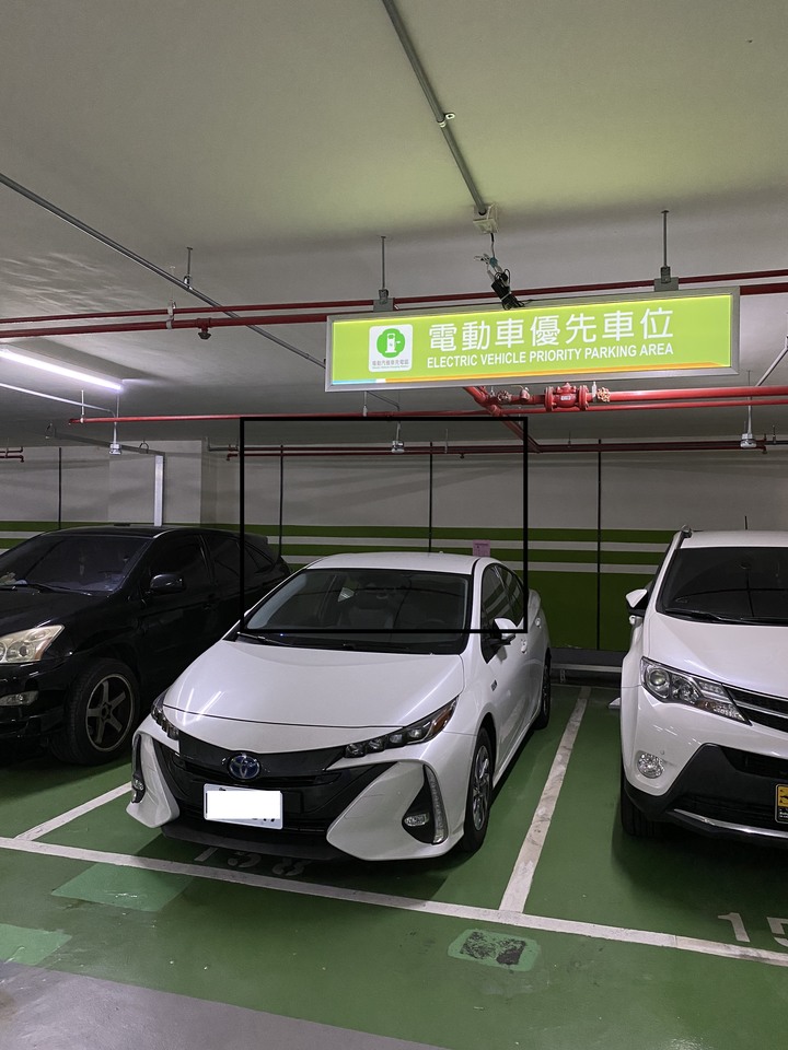 Prius PHV一個月心得，這裡有車友嗎？