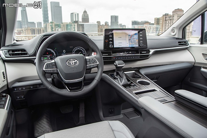 Toyota大改款Sienna鉑金版試駕|動感、舒適、智慧集於一身的超強MPV!