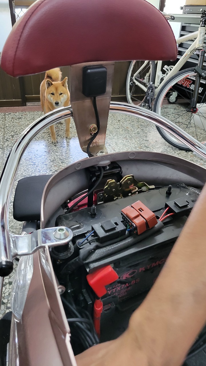 開箱~ 飛樂 M96 主機防撥水 + GPS 前後行車紀錄器