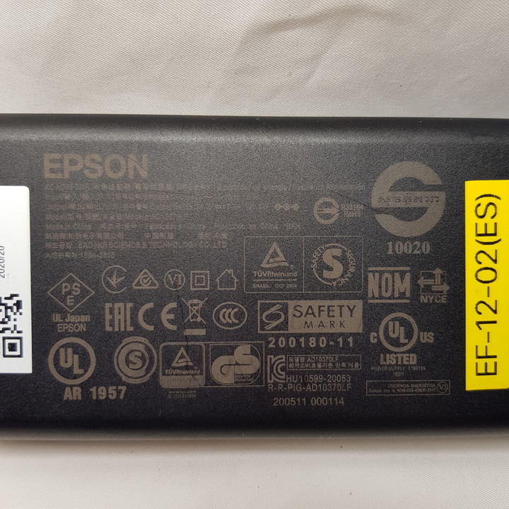 好投 好看 又好玩!超不受限的迷你雷射投影機 - Epson EF-12。