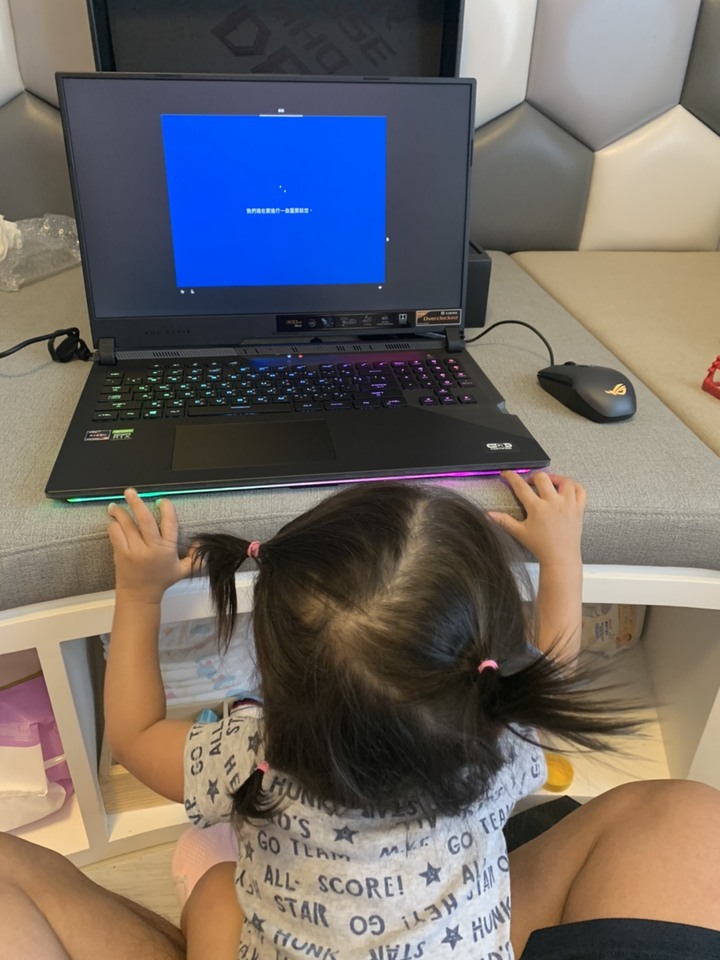 ROG STRIX SCAR G733QR 不專業開箱、心得