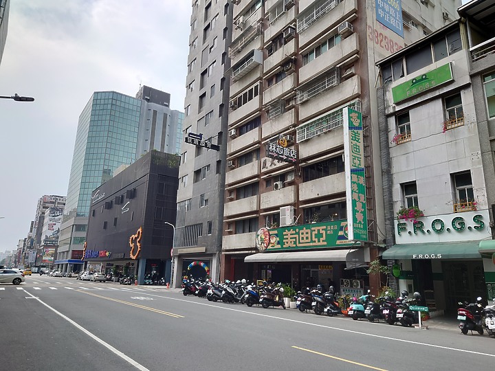 點我看大圖 新年換新機 Sony Xperia 1 II 放進口袋