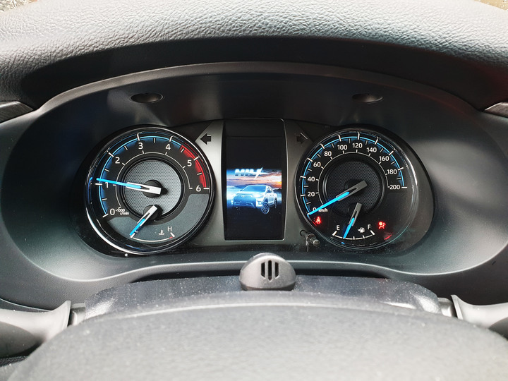 簡單開箱TOYOTA HILUX