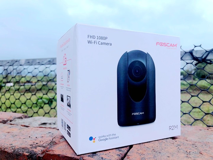 【開箱】居家安全守護神 / 【FOSCAM】R2M 1080P 可旋轉式網路攝影機