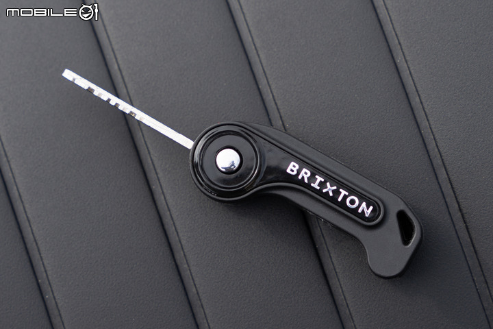 BRIXTON Crossfire 500X 試駕｜復古"X"現代的完美契合