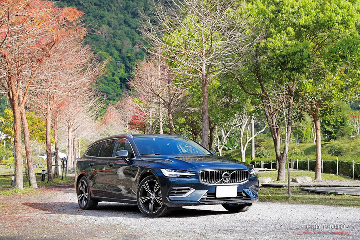 (chujy) Volvo V60 T8 Recharge Inscription 露營。海岸。美景之旅