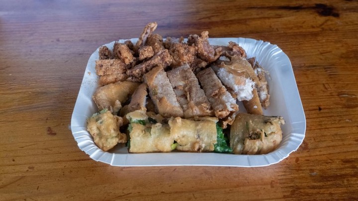 台中水湳市場美食挖寶趣，台中炒麵果然要配東泉辣醬！