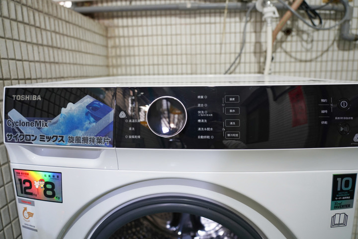 租屋套房族救星-TOSHIBA洗脫烘滾筒洗衣機TWD-BJ130M4G,10年馬達保固、省水標章CP值超高