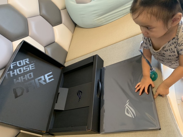 ROG STRIX SCAR G733QR 不專業開箱、心得