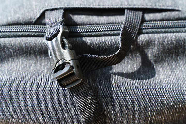 點我看大圖 Thinktank Photo Backstory 13/15 細心設計的低調攝影包