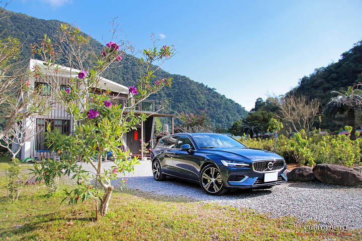 (chujy) Volvo V60 T8 Recharge Inscription 露營。海岸。美景之旅