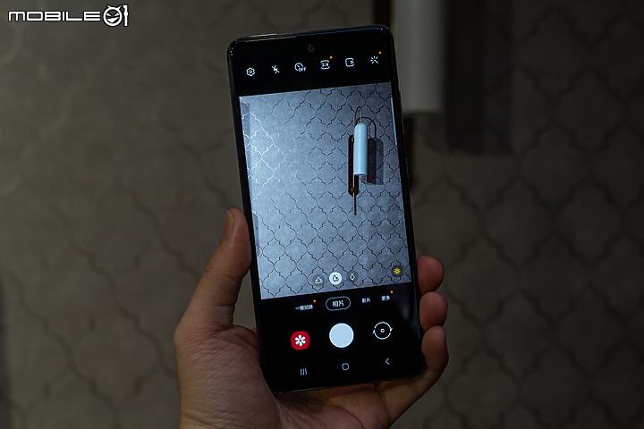 三星Galaxy A52 5G登台 防水、120Hz螢幕售13,990元起