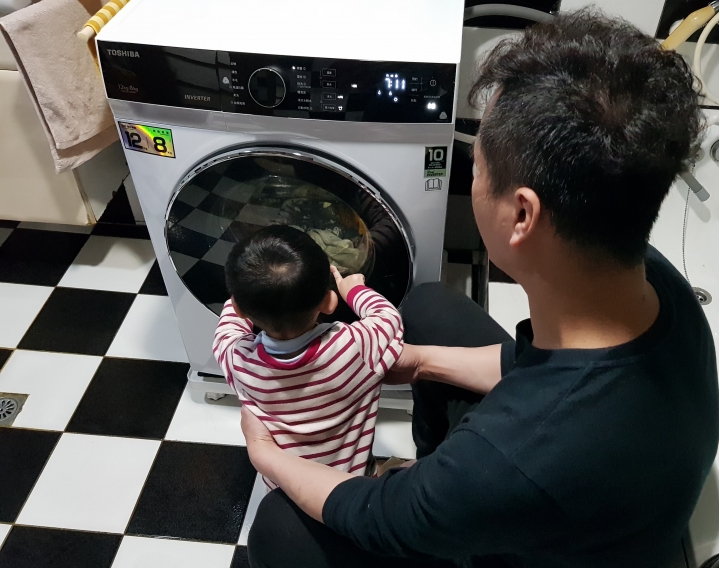 感謝老公體恤，賜我一台東芝TWDBJ130M4G讓我安心工作兼顧育兒及洗曬煩惱